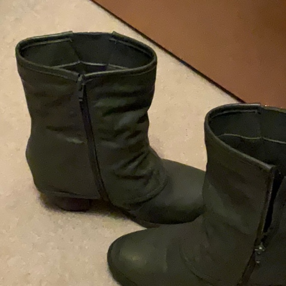 Boots - Picture 2 of 5